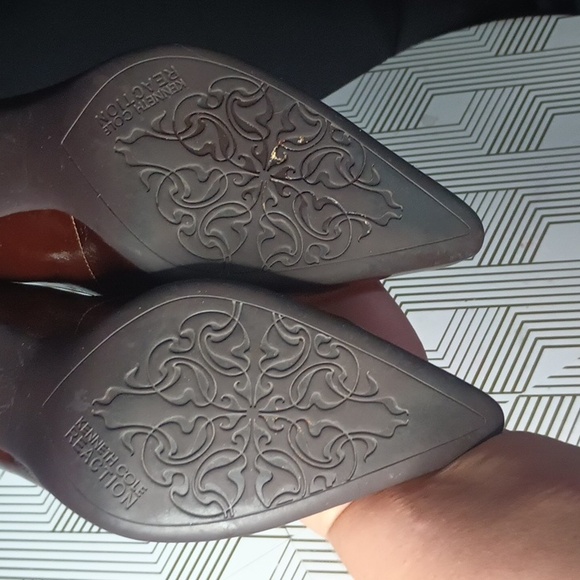 Kenneth Cole reaction ladies pumps size 8 patent leather. - Picture 7 of 9